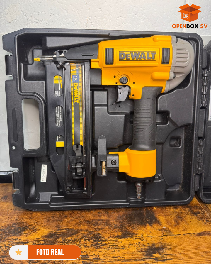 Clavadora neumática DEWALT para carpintería y construcción